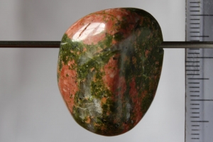 Anhänger gebohrt Epidot Unakit Unikat