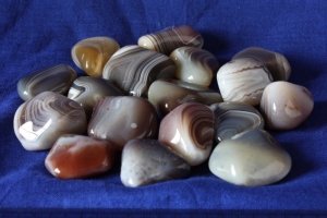 Trommelsteine Achat grau